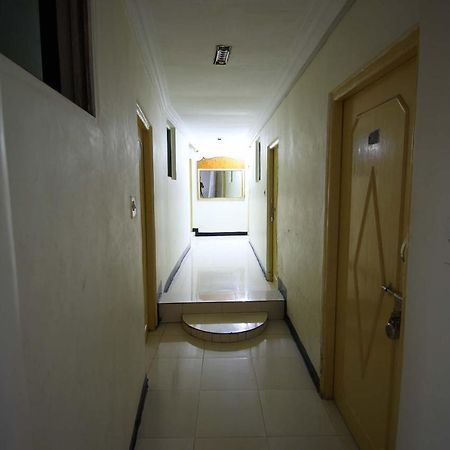 Oyo Hotel Blue Diamond Ahmedabad Buitenkant foto