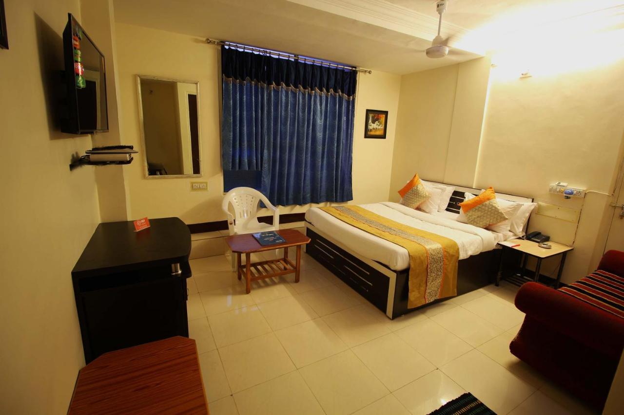 Oyo Hotel Blue Diamond Ahmedabad Buitenkant foto