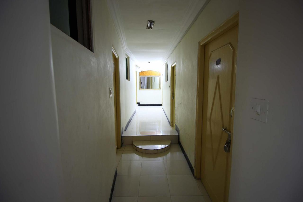 Oyo Hotel Blue Diamond Ahmedabad Buitenkant foto