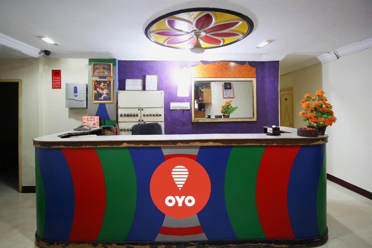 Oyo Hotel Blue Diamond Ahmedabad Buitenkant foto