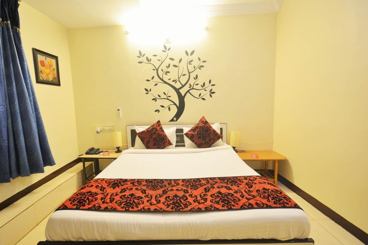 Oyo Hotel Blue Diamond Ahmedabad Buitenkant foto